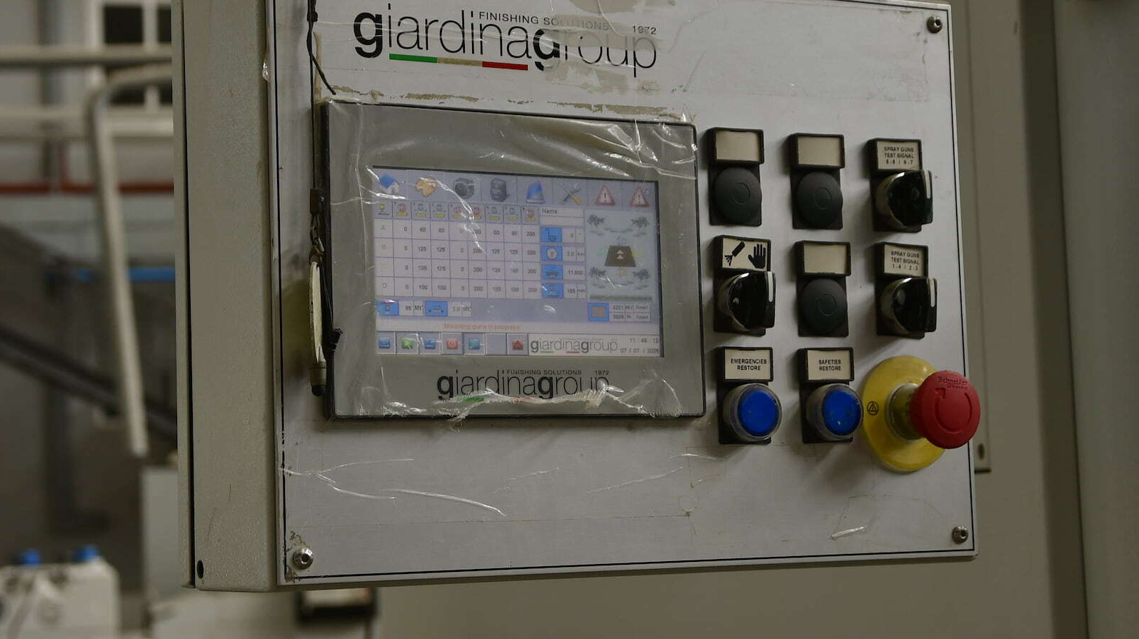 Sprayer console for wood finishing and coating